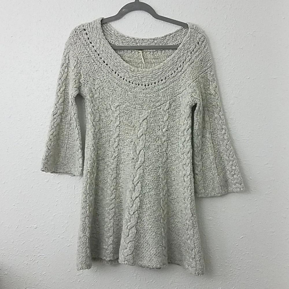 𝅺free people S/P gray cable knit sweater 3/4 Sleeve
